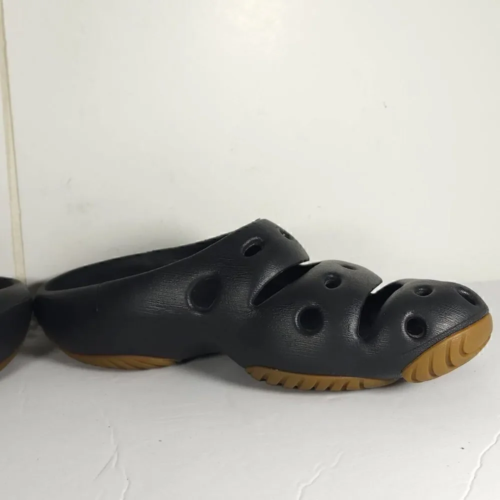 Keen Yogui Arts Graphite Gray Black Slip On Slide Sandals Men's 9 Women's 11